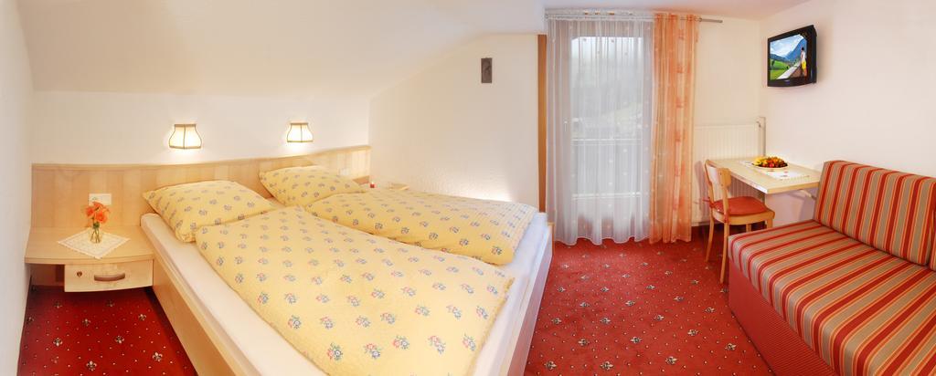 Gaestehaus Bergruh Tux Room photo