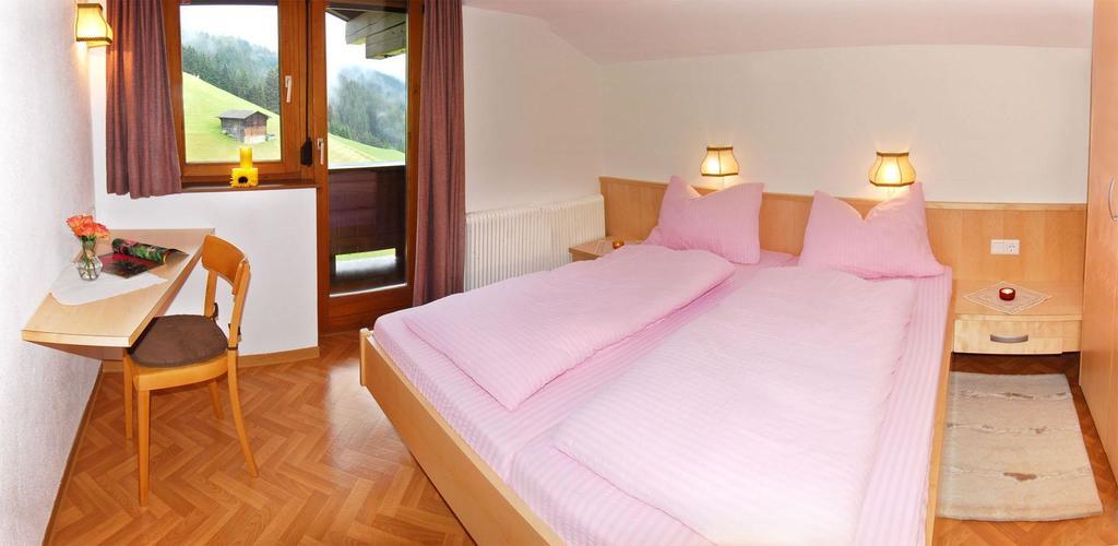 Gaestehaus Bergruh Tux Room photo